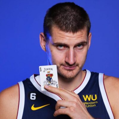 Jokic comemora o quarto triplo-duplo sequencial