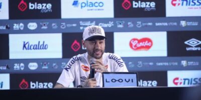 Neymar retorna à Vila