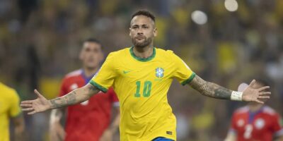 Neymar retorna à Vila