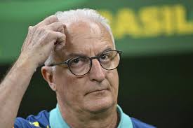 Dorival sob pressão, Filipe ganha força