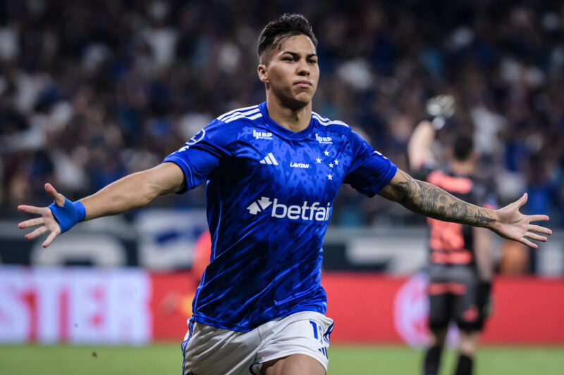 Cruzeiro brilha e goleia o Bahia