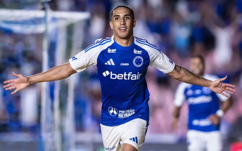 Cruzeiro vence o Vasco e entra no G4