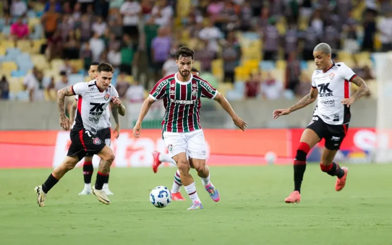 Fluminense cede empate no fim