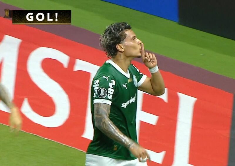 Palmeiras vence e segue 100%