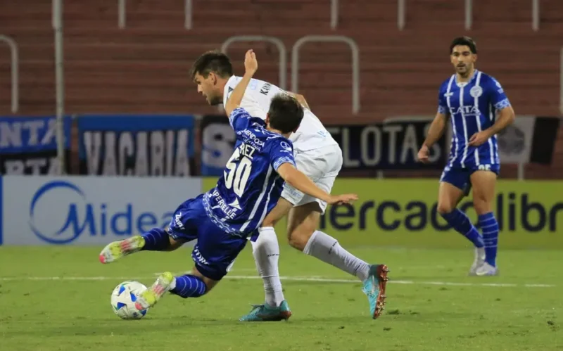 Grêmio cede empate e perde oportunidade rara