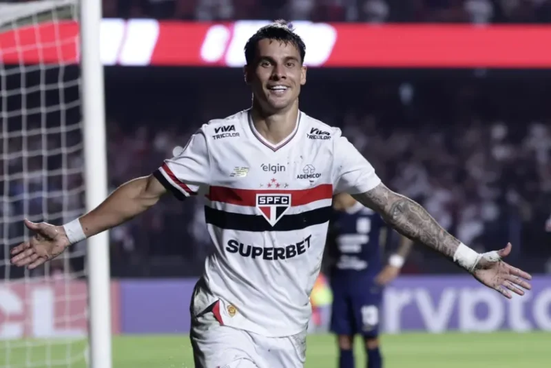 São Paulo vacila e só empata