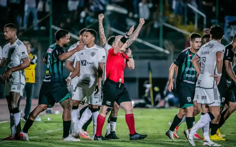 Atlético empata e decidirá em casa