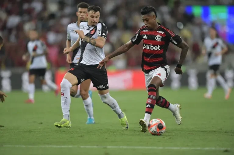 Bepe veta clássico em São Januário