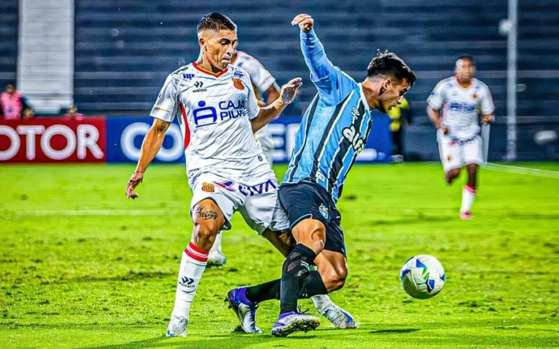 Grêmio empata e segue na luta