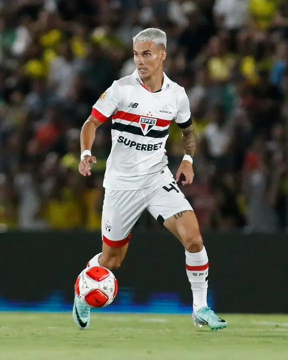 São Paulo perde pênalti e empata